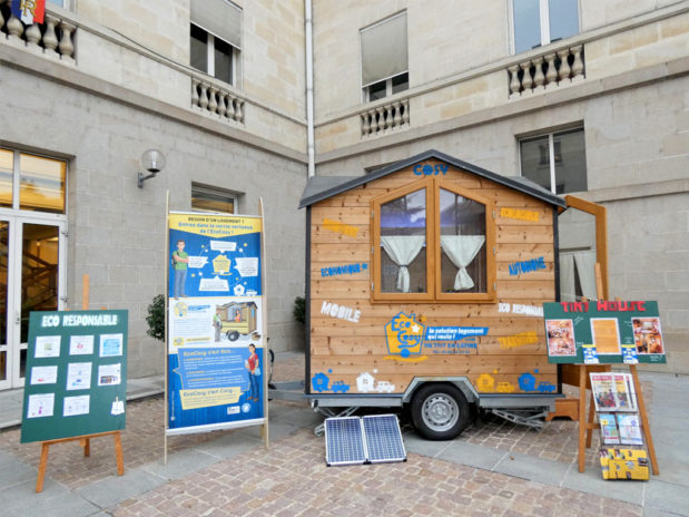 Les jeunes de l'association ont également éco-construit un prototype présentés lors de différents événements de la région. Inauguré en 2017, il a permis de sensibiliser à l'habitat écologique et de présenter le projet, appelé "Éco Cosy".