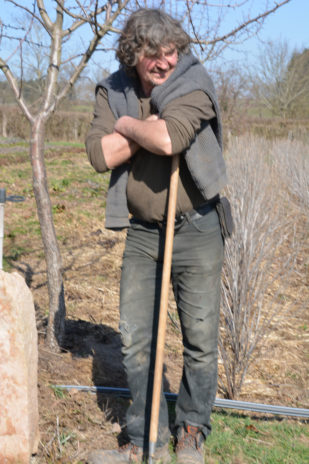 Les Semeurs du possible (2/2)
On est bien chez Lorette… et Éric
Au milieu de ses cultures de de thym, de menthe, de camomille, de verveine d’argentine, de basilique, de cassis, sarriette, sauge, lavande et estragon, Lorette Vugier rayonne. Elle attaque sa 3e année au sein des Semeurs du Possible.

#Agriculture #EspaceTestAgricole #Installation