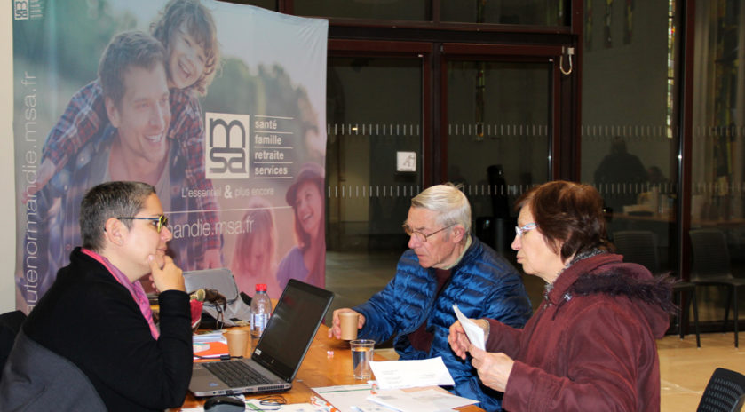 Temps d'information et accompagnement au numérique proposé par la MSA Haute-Normandie dans une maison de services au public (MSAP).