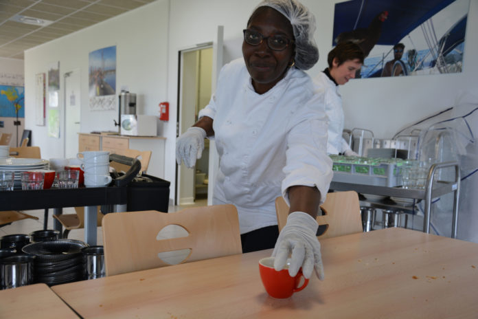 Enracinée dans la terre bretonne depuis 35 ans, la ferme des Hardys-Béhélec fait pousser des légumes bio et de la fierté dans l’esprit de personnes en situation de handicap psychique. Visite. #Esat #HandicapPsychique #Solidel