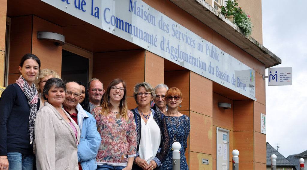 Maison de services au public d’Ayen
Des territoires connectés
Juste avant la trêve estivale, les équipes de la MSA du Limousin ont animé dans les locaux de la maison de services au public d’Ayen, en Corrèze, une journée destinée à faire découvrir et utiliser ses services en ligne aux adhérents. Reportage.

Effectuer toutes ses démarches liées à sa protection sociale, installé confortablement dans le