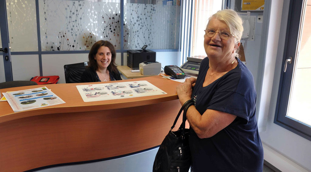 Maison de services au public d’Ayen
Des territoires connectés
Juste avant la trêve estivale, les équipes de la MSA du Limousin ont animé dans les locaux de la maison de services au public d’Ayen, en Corrèze, une journée destinée à faire découvrir et utiliser ses services en ligne aux adhérents. Reportage.

Effectuer toutes ses démarches liées à sa protection sociale, installé confortablement dans le