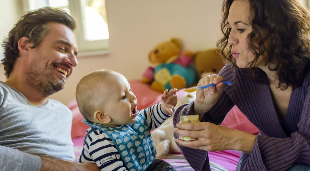 La MSA de XXX propose aux parents d’enfants de moins de deux ans les P’tits Ateliers Nutritifs animés par des diététiciennes. Ces rendez-vous en ligne et en direct permettent d’obtenir des réponses concrètes et des conseils pratiques sur l’équilibre alimentaire des enfants, les différentes étapes de la diversification ou les achats alimentaires à privilégier. 