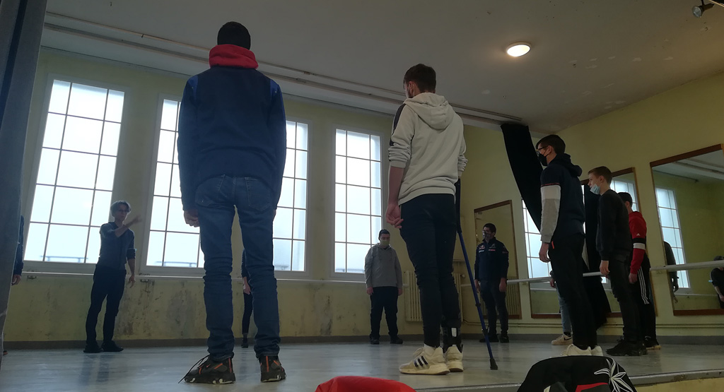 Ateliers chorégraphiques au lycée agricole Saint-Yves de Gourin avec le danseur Thierry Micouin