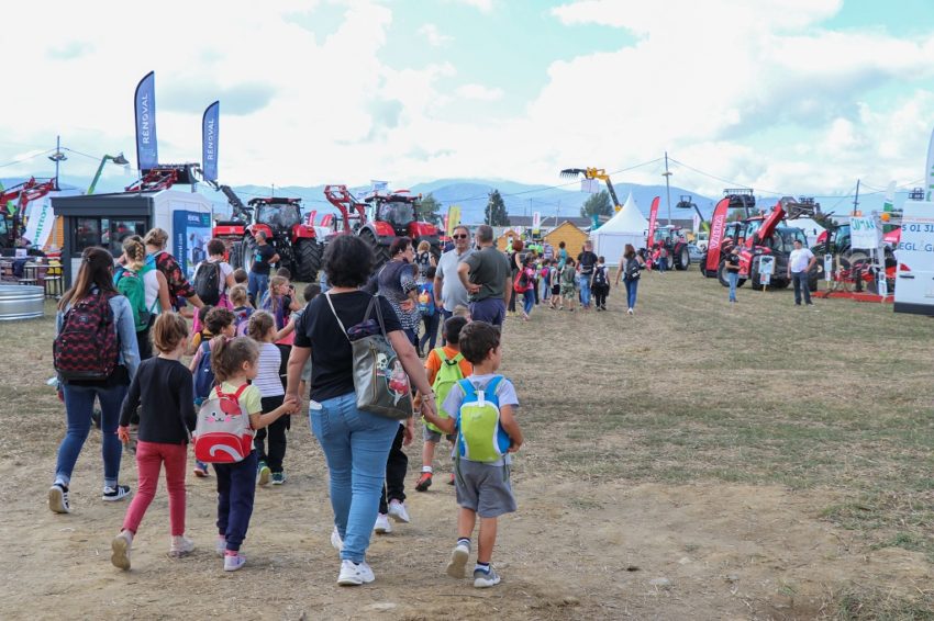 Les Pyrénéennes salon agricole enfants