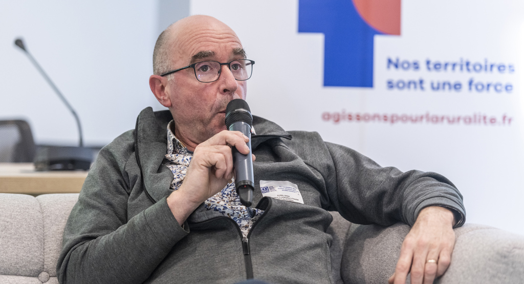 Gilles Burel, de l'Anefa du Finistère, lors du 6e et dernier atelier de la convention citoyenne pour la ruralité organisée par la MSA, qui se tient à Landerneau sur le thème de l'emploi agricole