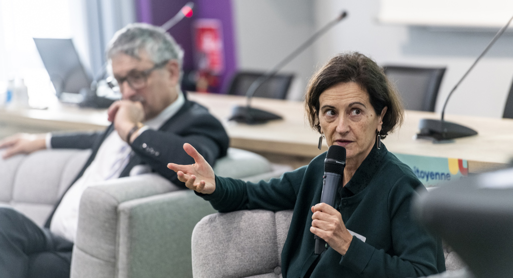 Maryse Aïo, responsable RSSE (responsabilité sociale et sociétale des entreprises) à la CCMSA, lors du 6e et dernier atelier de la convention citoyenne pour la ruralité organisée par la MSA, qui se tient à Landerneau sur le thème de l'emploi agricole.