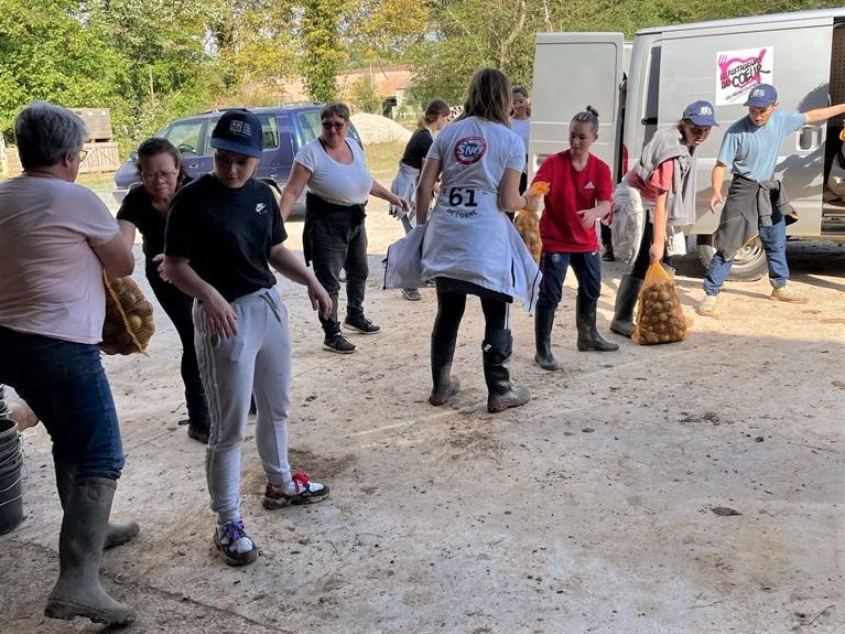 Glanage Calvados jeunes restos du coeur